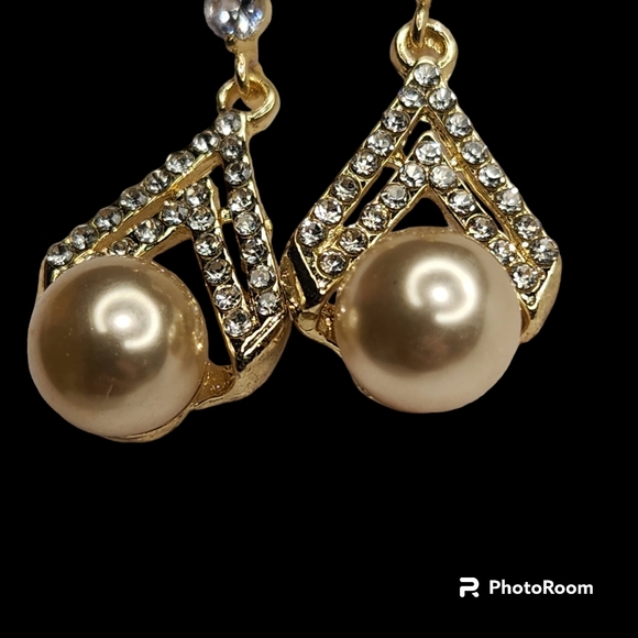 Elegant Geometic Crystal and Faux Pearl Drop Earrings Gold Dangle Earrings NWT - Picture 4 of 8
